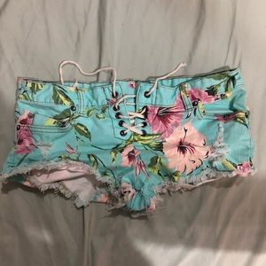 Hawaiian pattern billabong shorts